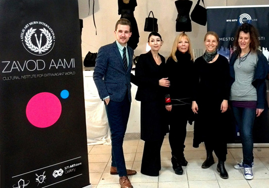 Vabilo na razstavo Steklena spirala