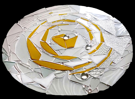 Serija slik Steklena spirala. Steklo na les (premer: 33cm) Rogatec, junij 2015